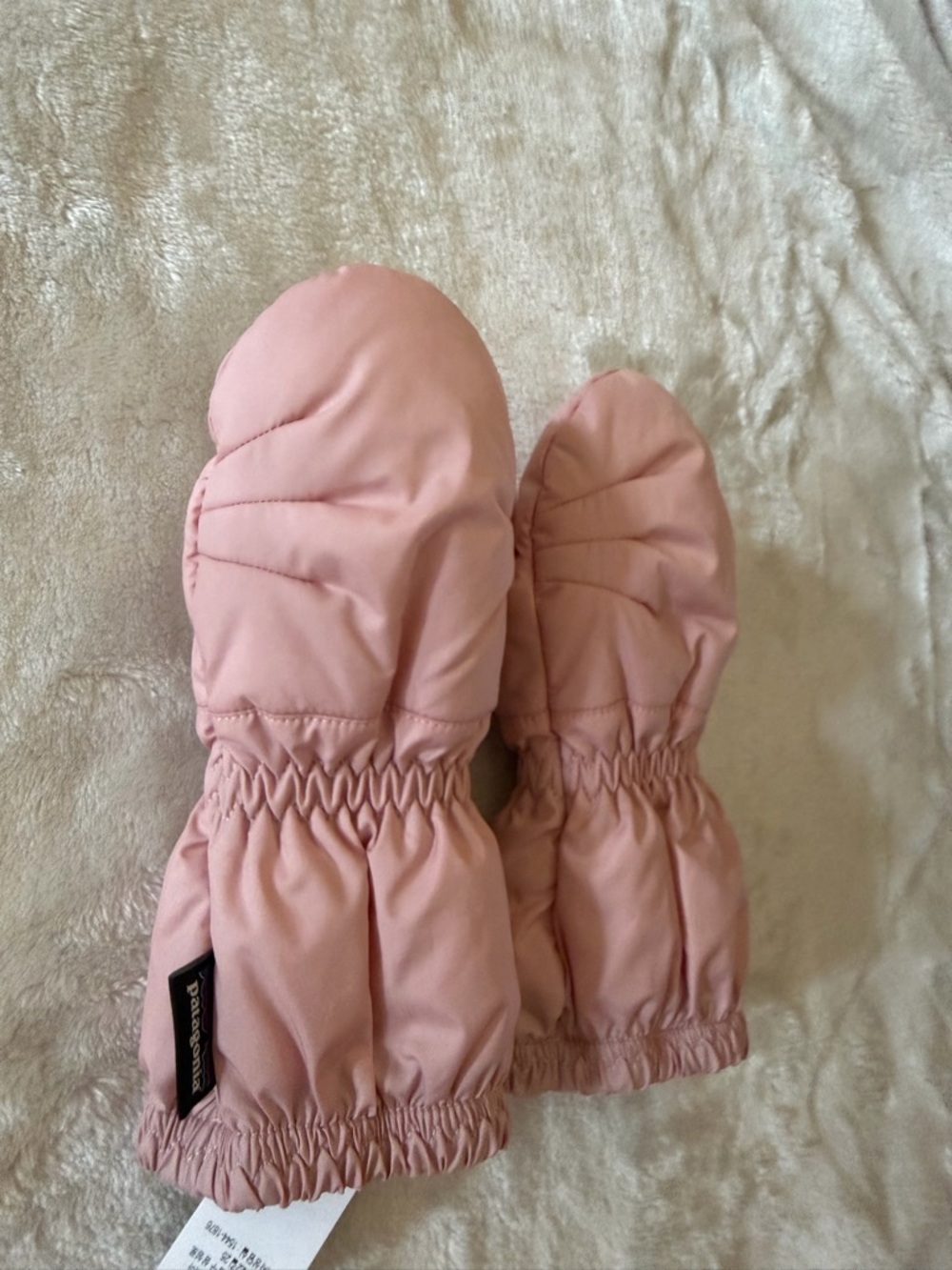 Patagonia Kids Blush Pink Insulated Mittens - Picture 2 of 8